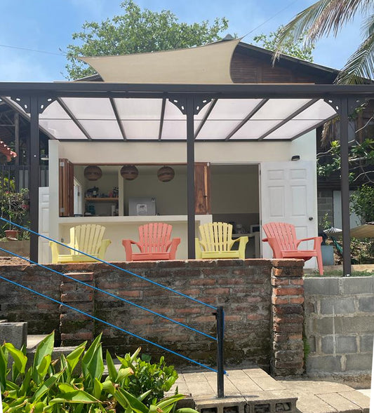 pérgola de aluminio y policarbonato